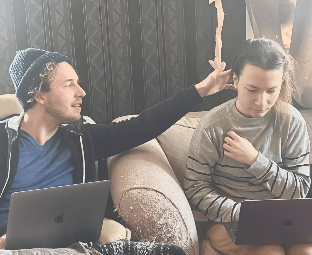 Thibaut fait une blague à Fabien